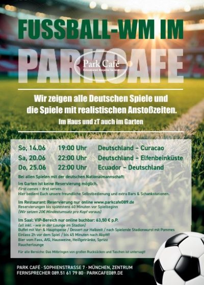 Werbeplakat des Park Café zur Fußball-WM: Ankündigung, dass alle Spiele der deutschen Nationalmannschaft gezeigt werden (drinnen und teils im Garten), mit konkreten Spielterminen im Juni (Deutschland gegen Curacao, Elfenbeinküste und Ecuador). Hinweise zu Reservierungen, VIP-Angebot mit Buffet und Getränken sowie organisatorische Infos. Hintergrund zeigt ein Fußballstadion mit Rasen und Ball.